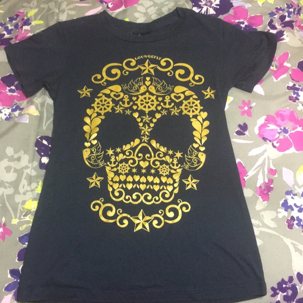 🦁3/$10 Navy blue Loungefly skull 💀 t-shirt